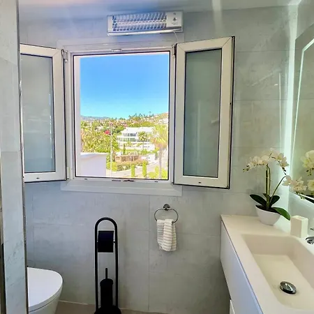 Keywise Beachhouse Oceanblue Duplex De Lujo En Primera Linea Con Vistas Espectaculares , Solarium Privado Y Piscina * Benalmádena